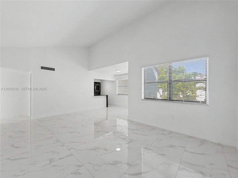 Building Photo - 10010 NW 9th Street Cir