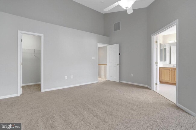 Building Photo - 7355 Bloomington Ct