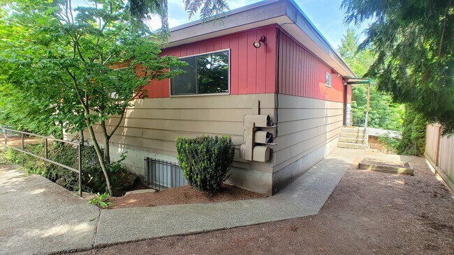 Building Photo - Briarcrest 44