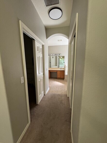 Master suite hallway - 2112 Bunker View Ct