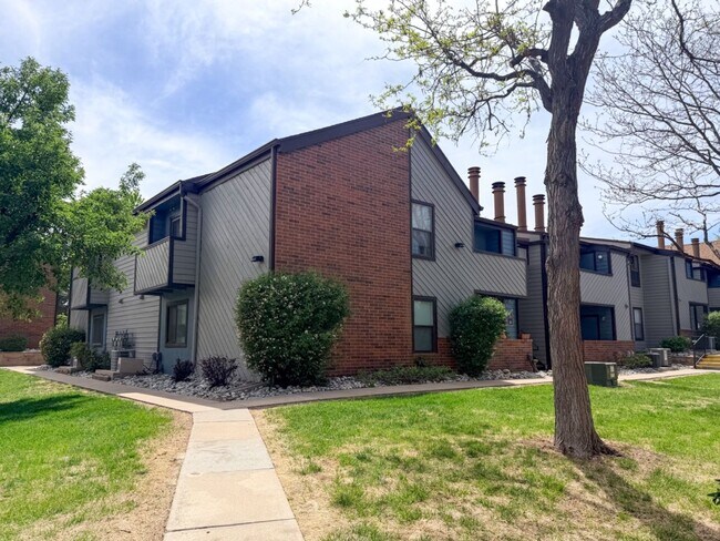 Building Photo - Move-in Incentive!