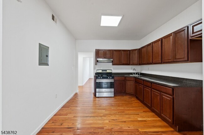 Building Photo - 1043 Hunterdon St