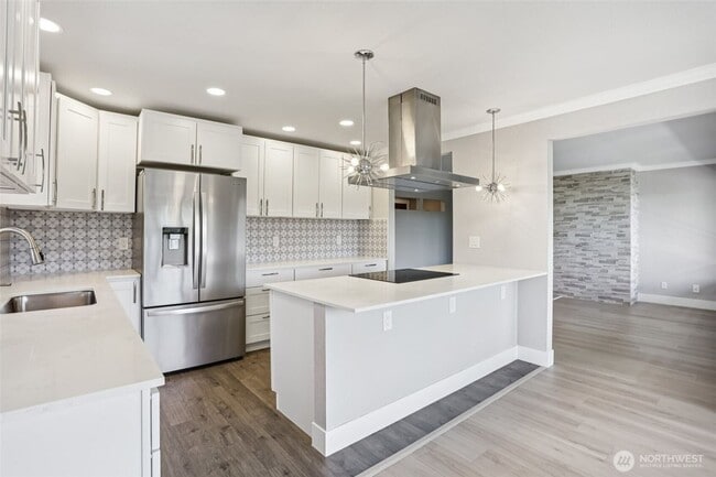 Building Photo - Walk to Juanita Beach with a stunning view!