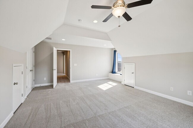 Building Photo - Welcome home to this beautifully maintaine...