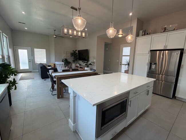 Building Photo - 7900 Tiburon Hills Drive NW