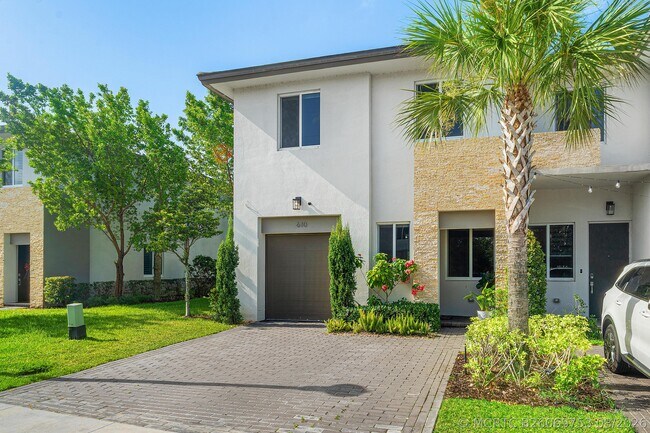 Building Photo - 610 Pioneer Way