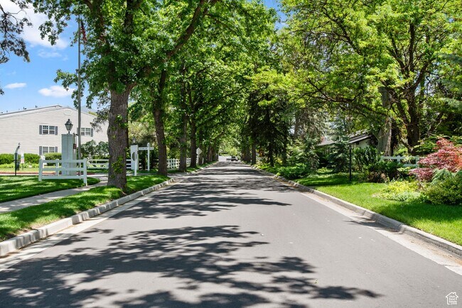 Building Photo - Great 2-Bedroom Condo, Amazing Location!!