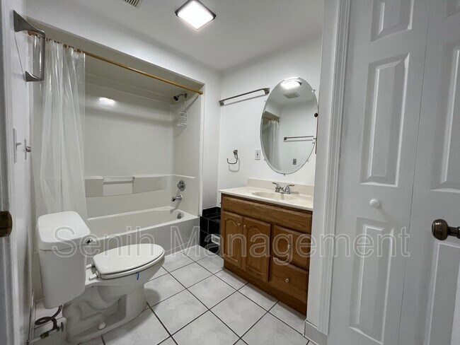 Building Photo - 2527 Hartline Dr