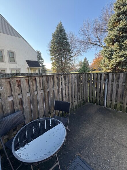 Building Photo - 331 Saint Andrews Dr