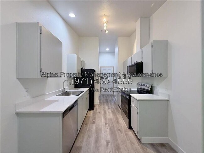Building Photo - 10010 SW 125th Ave