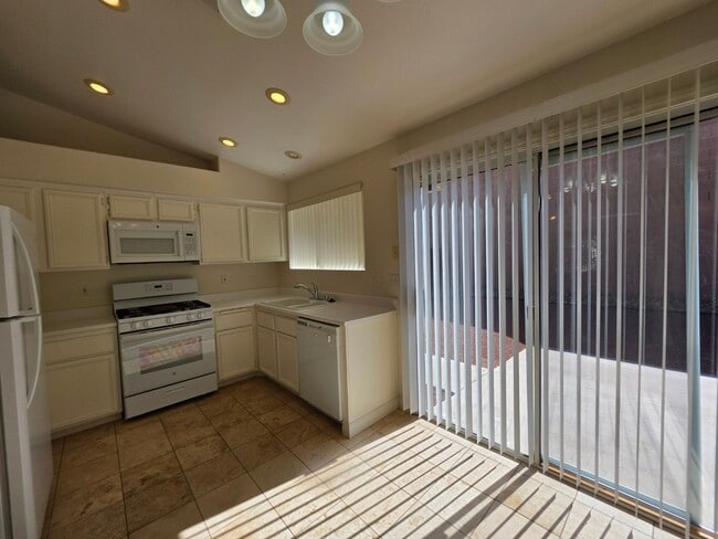 Building Photo - Beautiful Single Story Home