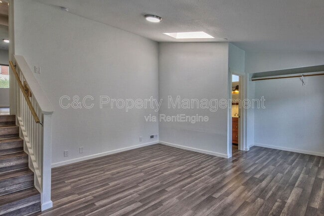 Building Photo - 419 Watson St