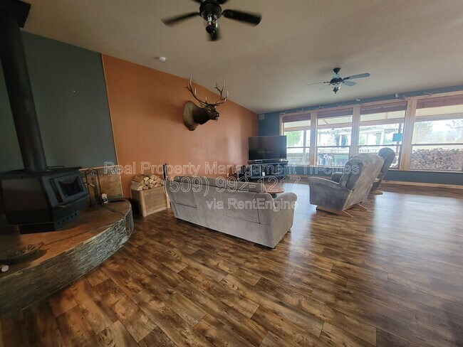 Building Photo - 52203 WA-225