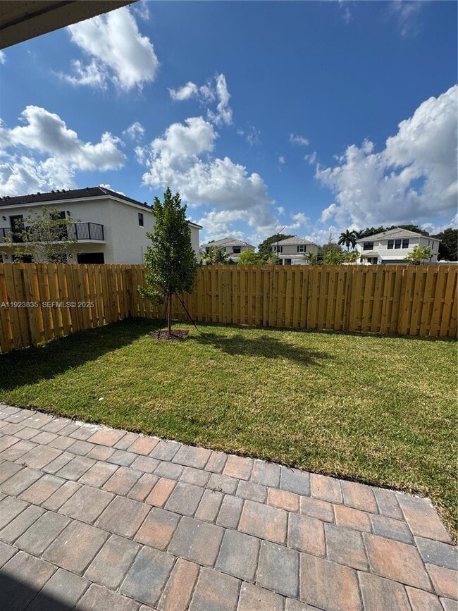 Building Photo - 196 NE 13th Ave