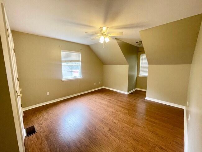 Building Photo - 503 Brookstone Dr