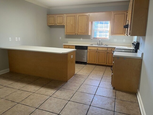 Building Photo - 112 Huntingdon Dr