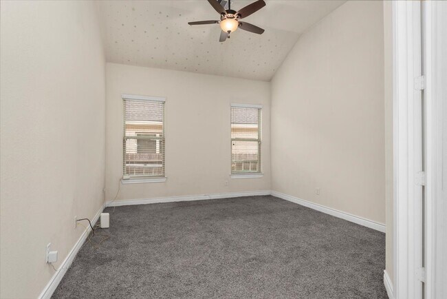 Building Photo - 23034 Creek Park Dr