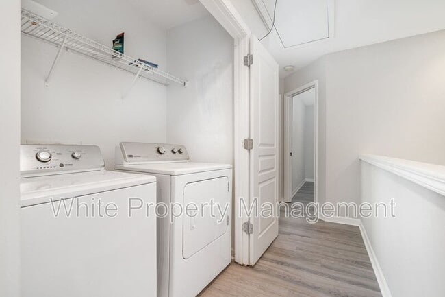 Building Photo - 822 Granby Dr