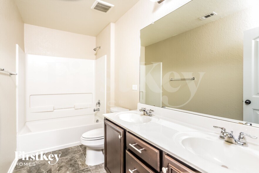 Building Photo - 15302 Cascade Point