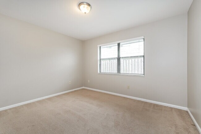 Building Photo - 14465 Larkspur Ln