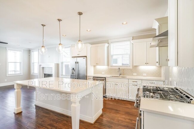 Building Photo - 906 Southside Pl