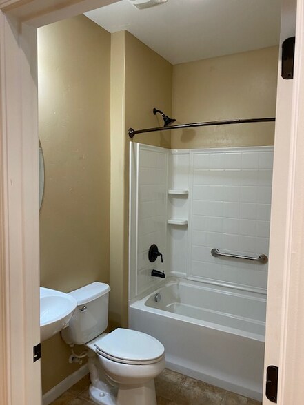 Building Photo - 1000 Orleans Ct