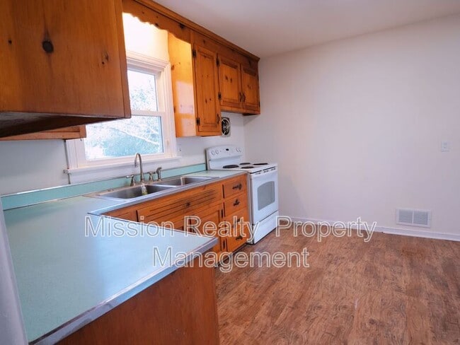 Building Photo - 2500 Byron St