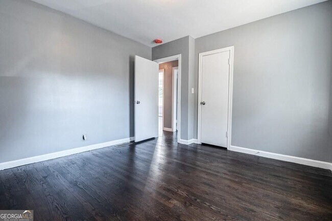 Building Photo - 120 Burbank Dr NW