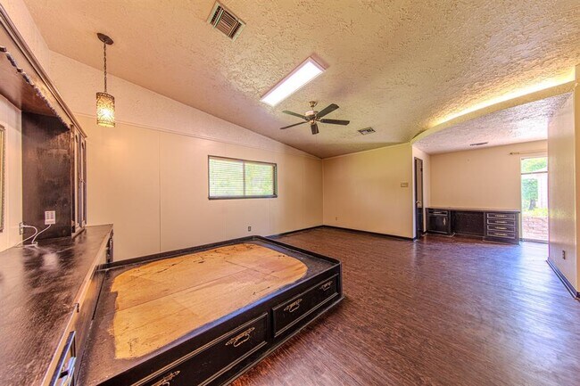 Building Photo - 31868 FM 1485 Rd