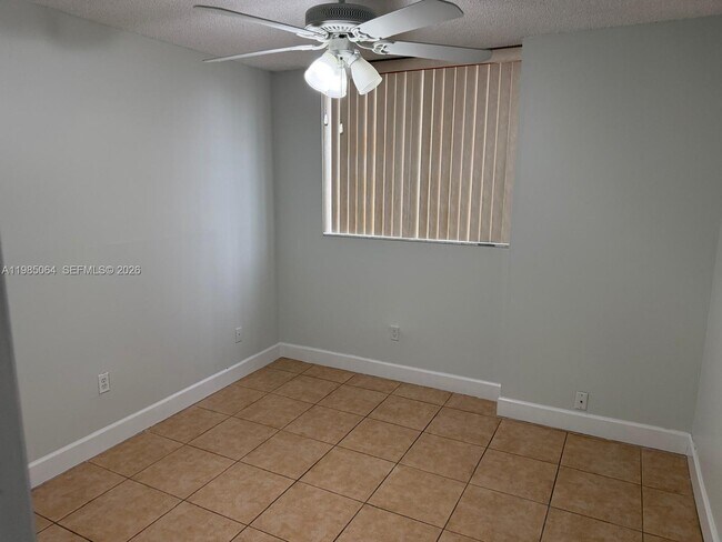 Building Photo - 10625 SW 112th Ave