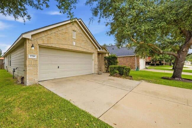 Building Photo - 7719 Serene Wood Ln