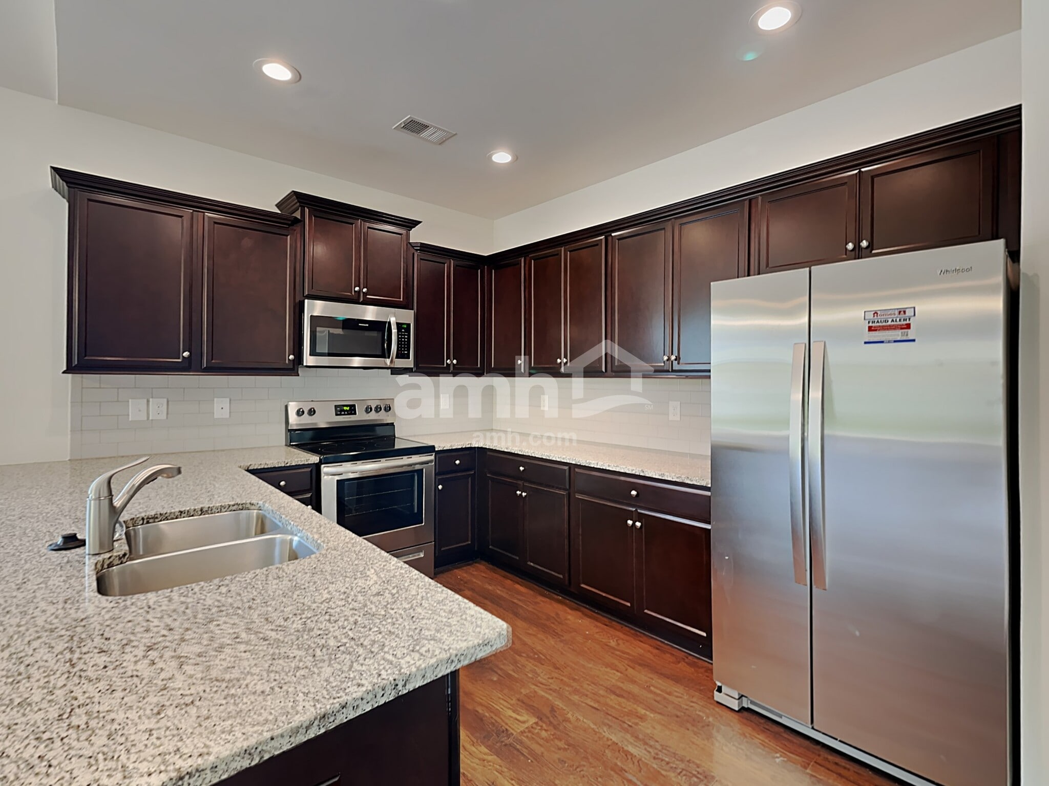 Building Photo - 553 Friar Park Ln