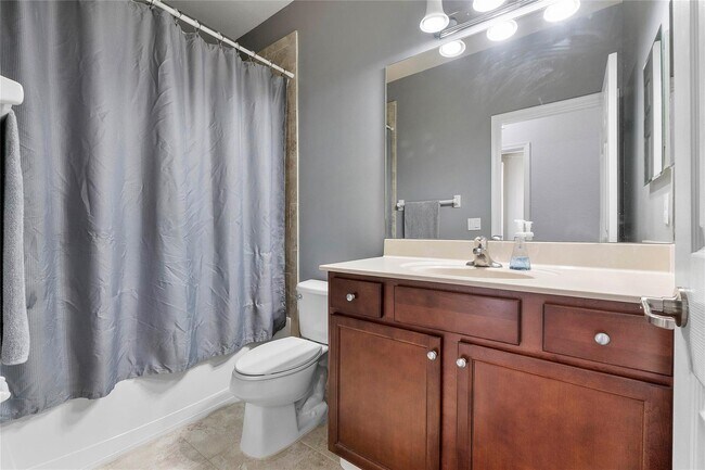 Building Photo - 10450 Wellington Parc Dr