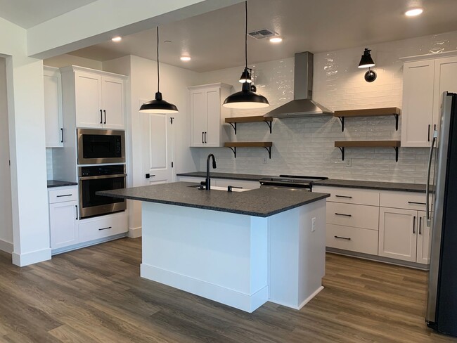 Building Photo - Brand NEW 4 bedroom 1 story home Rancho Co...