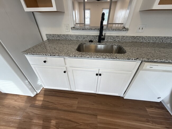 Building Photo - 5537 Lynbrook Lndg