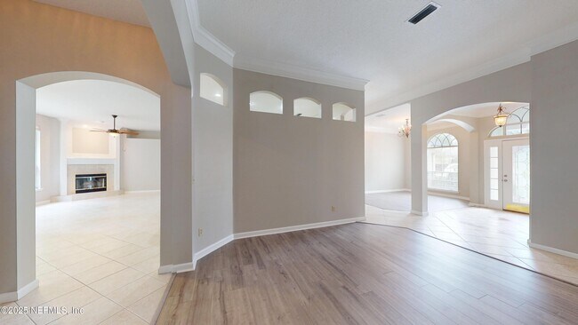 Building Photo - 11861 Lake Fern Dr