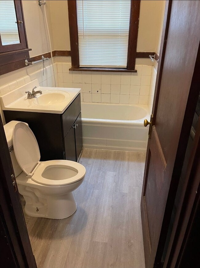 Building Photo - 3 Bedroom Home with Garage