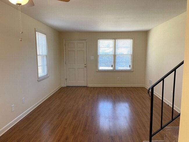 Building Photo - Charming 2-Bedroom Apartment – February Move-In Available!