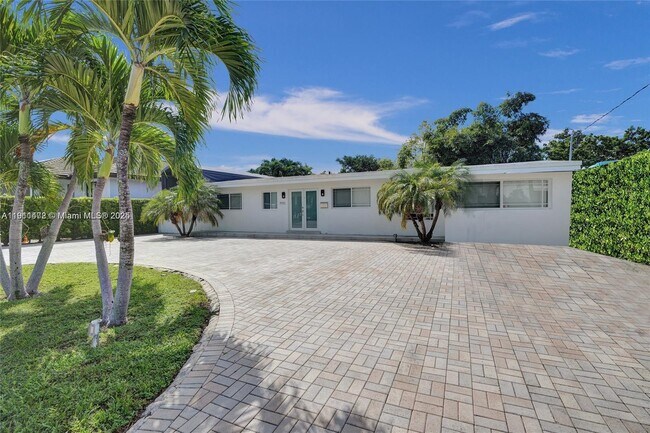 Building Photo - 1910 N Hibiscus Dr