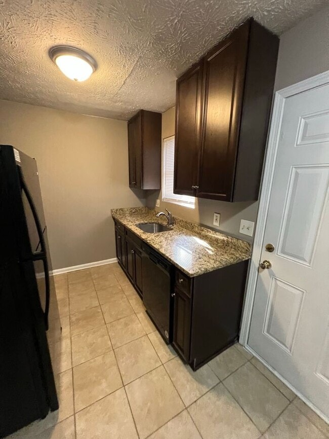 Building Photo - READY NOW!!! Corner Unit! 2 Bedroom 1.5 to...