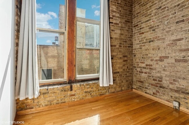 Building Photo - 525 N Halsted St