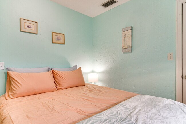 Building Photo - 634 180th Ave W