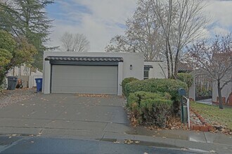 Building Photo - Newly UPDATED 3BD/2BA Available NOW!