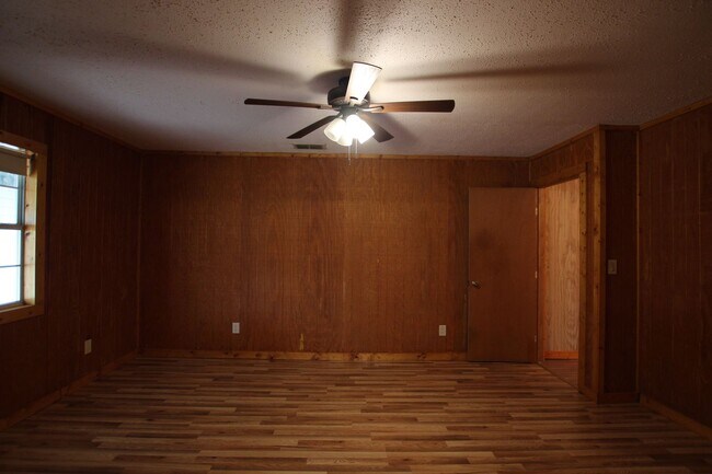 Building Photo - Coming Soon! 3 Bedroom 2 Bath in Bullard! Large Shop!