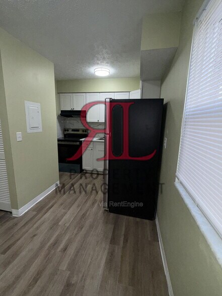 Building Photo - 596 E Gates St