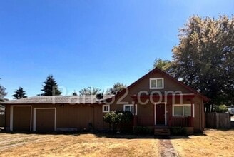 Building Photo - 4 Bedroom 2 Bathroom Single Family Northeast Tacoma Home
