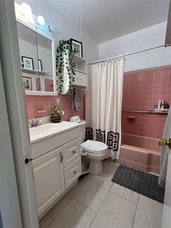 Building Photo - 900 SW 10th Terrace