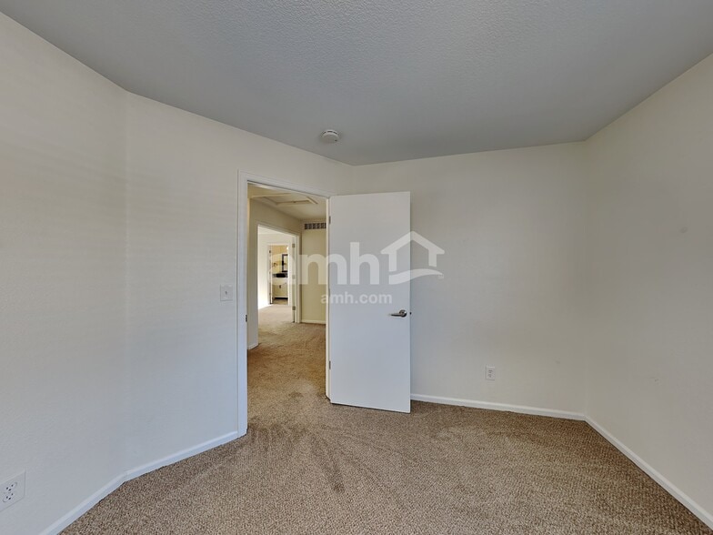 Building Photo - 4983 N Fundy St