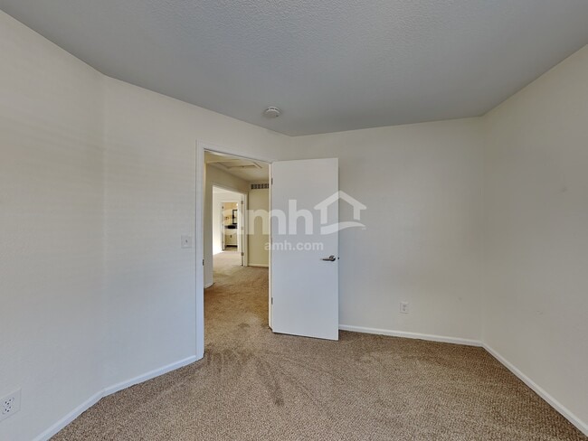 Building Photo - 4983 N Fundy St