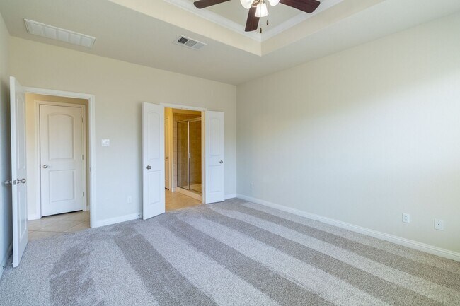 Building Photo - Gorgeous 3 bed / 2.5 bath just North of The Domain!